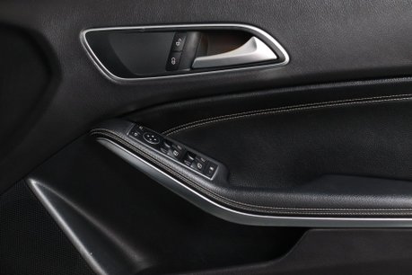 Mercedes-Benz GLA GLA 180 URBAN EDITION 35