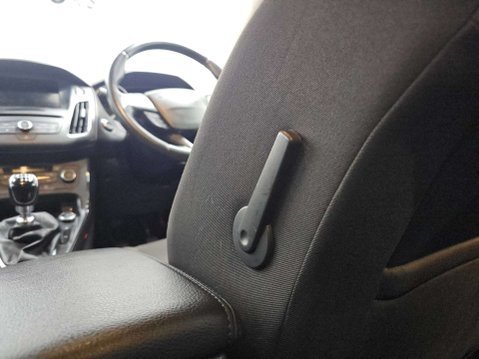 Ford Focus 1.0 Titanium 5dr 42