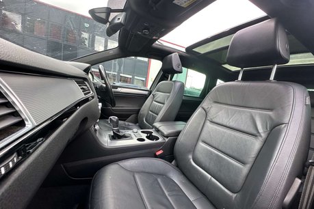Volkswagen Touareg 3.0 TDI V6 BlueMotion Tech R-Line SUV 5dr Diesel Tiptronic 4WD Euro 6 (s/s) 26