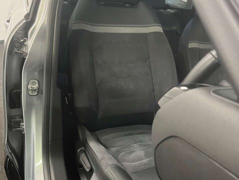 Citroen C4 X e-C4 X Shine + 4dr 11