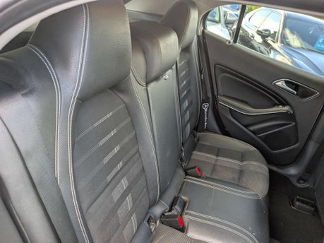 Mercedes-Benz GLA 1.6 GLA 180 Urban Edition 5dr 22
