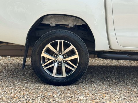 Toyota Hilux 2.4 HI-Luxury Invincible X D-4D 4WD Double Cab 4WD 5dr 16
