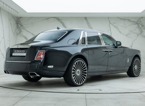 Rolls-Royce Phantom VIII 4