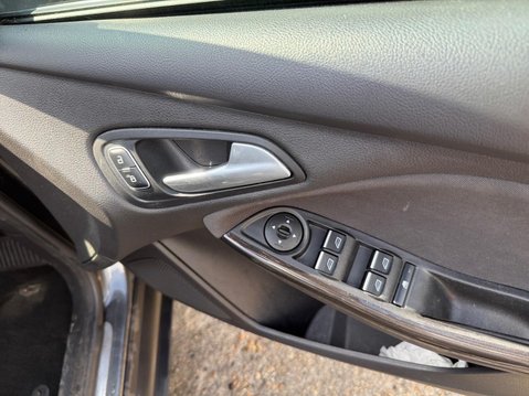 Ford Focus 1.0T EcoBoost Titanium Auto Euro 6 (s/s) 5dr 17