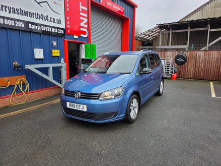 None TOURAN SE TDI DSG BODY TYPE MPV COLOUR BLUE FUEL TYPE DIESEL MPG... photo