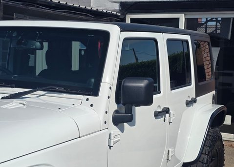 Jeep Wrangler 3.6 V6 Sahara Auto 4WD Euro 5 4dr (284 bhp) 32