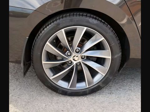 Skoda Superb 2.0 Superb Laurin & Klement TDI Semi-Auto 5dr 17