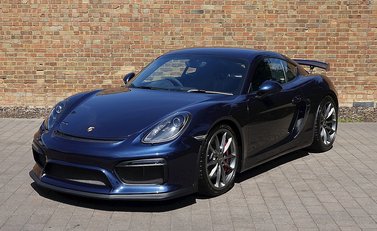 Porsche Cayman GT4 23