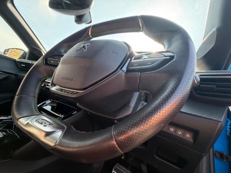 Peugeot e-208 GT PREMIUM 19