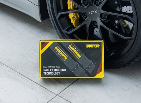 Porsche Cayman GT4 718 36