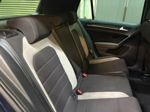 Volkswagen Golf 2.0 TSI BlueMotion Tech R 4Motion Euro 6 (s/s) 5dr 9