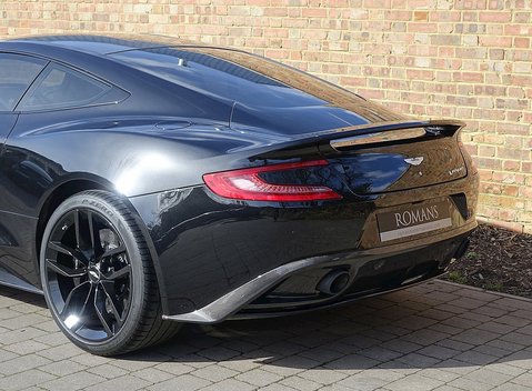 Aston Martin Vanquish Carbon Edition 12