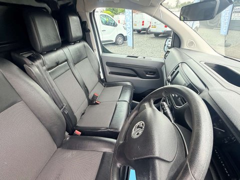 Vauxhall Vivaro 1.5 Vivaro 2900 Sportive S/S 15