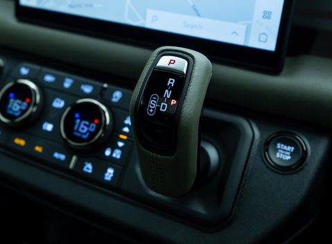 Land Rover Defender 110 OCTA EDITION ONE 29