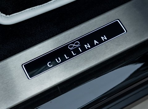 Rolls-Royce Cullinan BLACK BADGE 28