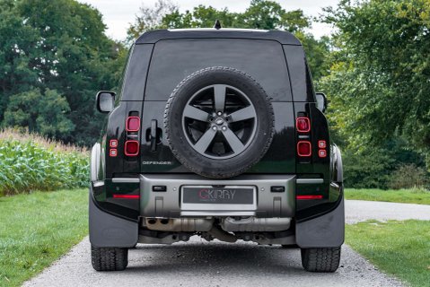 Land Rover Defender D300 X-Dynamic HSE Hard Top 21