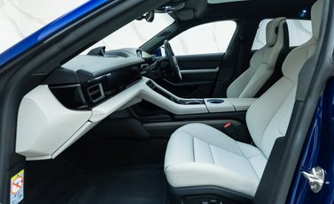 Porsche Taycan GTS Sport Turismo 15