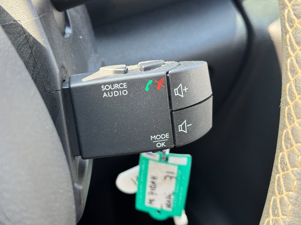 Renault Trafic SWB L1H1 [SOLD CR] Low Roof Black Edition SL28 Air Con Nav Sensors EURO 6 N 22