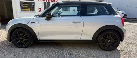 Mini Hatch COOPER.. 6 SERVICES..DAB..SAT NAV..HEATED SEATS..STUNNING EXAMPLE 1