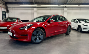 Tesla Model 3 LONG RANGE AWD Pristine Low Mileage Red Multi-coat Heat Pump  5