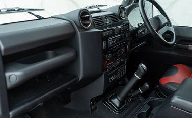 Land Rover Defender 90 ADVENTURE 18