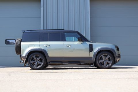 Land Rover Defender 110 D250 HARD TOP SE MHEV styled by Seeker BIG SPEC 7
