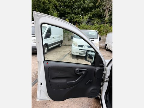 Vauxhall Combo 1.3 CDTi 1700 16v Panel Van 3dr Diesel Manual (134 g/km, 69 bhp) 36