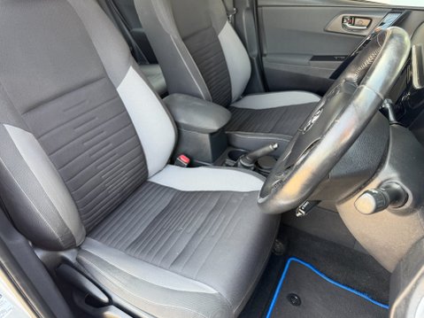 Toyota Auris VVT-I HYBRID BUSINESS EDITION TSS 14