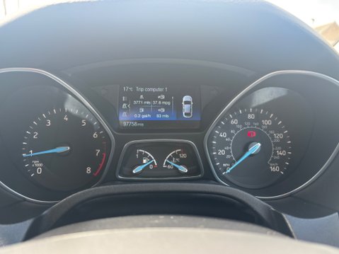 Ford Focus TITANIUM X 32