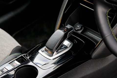 Peugeot 208 GT PREMIUM 34