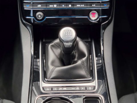 Jaguar XE 2.0 XE SE D 4dr 6