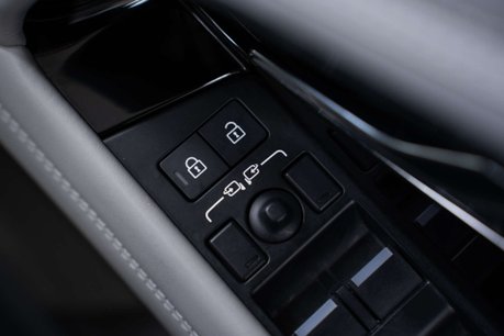 Land Rover Range Rover Evoque 2.0 Range Rover Evoque R-Dynamic HSE D MHEV Auto 4WD 5dr 14