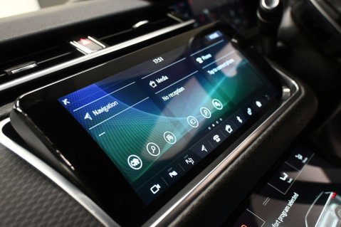 Land Rover Range Rover Velar 2.0 Range Rover Velar R-Dynamic SE D180 Auto 4WD 5dr 25