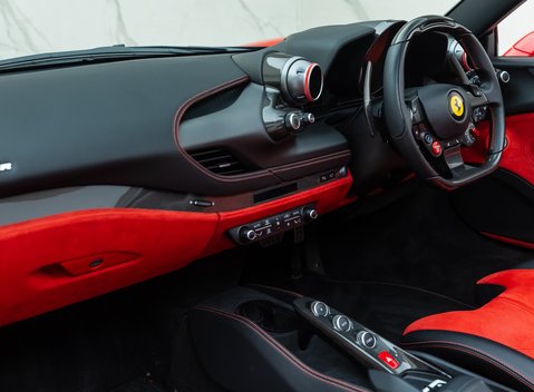 Ferrari F8 SPIDER 21