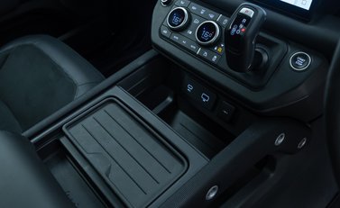 Land Rover Defender 110 V8 P525 27