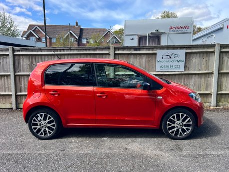 Volkswagen Up 1.0 GROOVE UP 5Dr 3