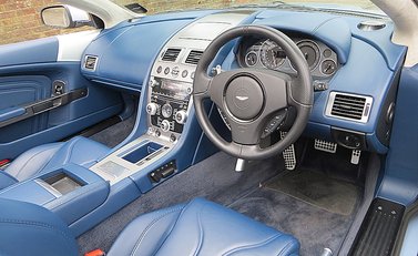 Aston Martin DBS Volante 8