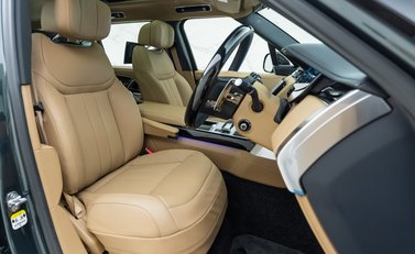 Land Rover Range Rover P400 Autobiography LWB 11