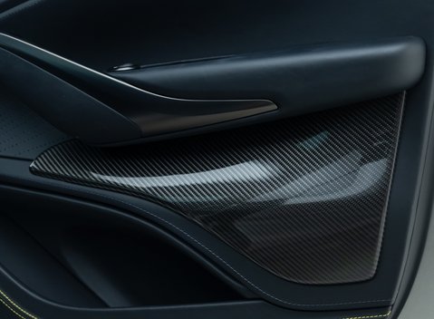 Aston Martin DBX 707 30