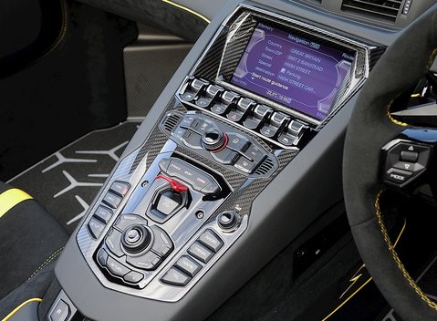 Lamborghini Aventador SV Roadster 11