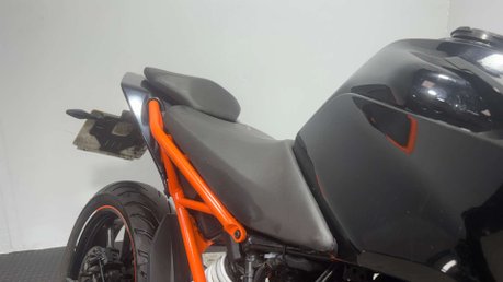 KTM Duke 2017 19K SPARES OR REPAIR PROJECT NAKED SUPERMOTO BIKE 125CC 32