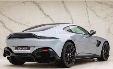 Aston Martin V8 Vantage 7