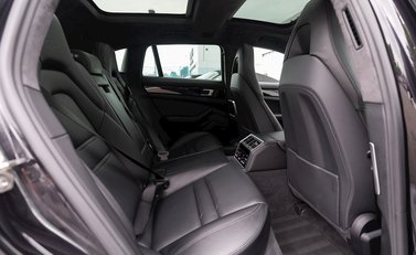 Porsche Panamera Turbo Sport Turismo 15