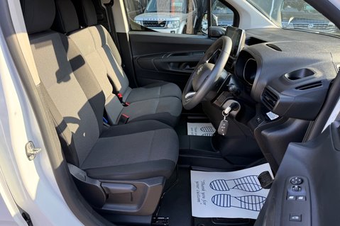Toyota Proace City L1 DESIGN - NO VAT - AUTO - 1.5 DIESEL - REVERSE CAM - CARPLAY 20