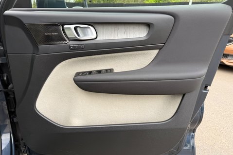 Volvo XC40 B4 INSCRIPTION MHEV 39