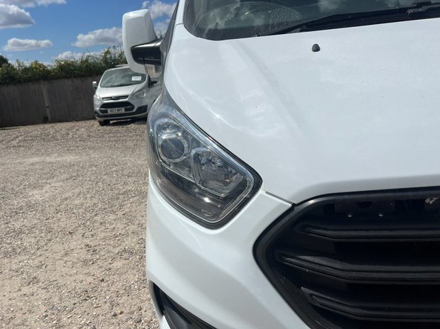 Ford Transit Custom AUTO SWB L1H1 Low Roof Trend Air Con Sensors Tow Bar EURO 6 NO VAT 26