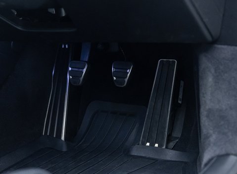Porsche 911 GT3 TOURING (992) 22