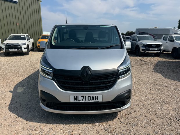 Renault Trafic SWB L1H1 [SOLD CR] Low Roof Black Edition SL28 Air Con Nav Sensors EURO 6 N 3