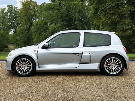 Renault Clio RENAULTSPORT V6 8