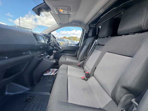 Vauxhall Vivaro LWB L2H1 Low Roof F2900 Air Con EURO 6 13